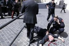 H ανεργία «όπλισε» τον δράστη της επίθεσης στο πρωθυπουργικό γραφείο στη Ρώμη