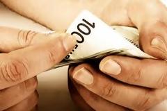 Ζητούσε δανεικά και… αγύριστα!