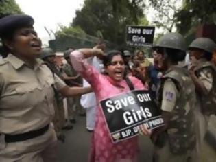 Φωτογραφία για Ινδία: Βίασαν και αποπειράθηκαν να σκοτώσουν 6χρονο κορίτσι