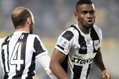 Καμαρά για τους Έλληνες: Φραπέ, τσιγάρο και μ..