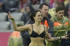 Σέξι εισβολή στην «Αλιάντς Αρίνα»!