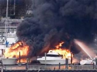 Φωτογραφία για Στις φλόγες σκάφος αναψυχής στη μαρίνα Ζέας