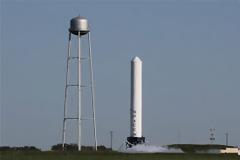 Έχετε δει ποτέ πύραυλο να προσγειώνεται; [Video]