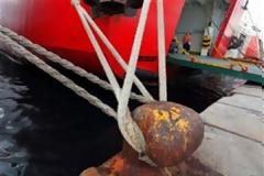 Δεμένα πλoία την Πρωτομαγιά