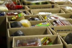 1,5 τόνοι τρόφιμα για το Κοινωνικό Παντοπωλείο Μ.Α.Ζ.Ι. από τη Μονή Βατοπαιδίου!