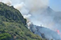 Πυρκαγια στα Μεγάλα Χωράφια