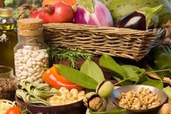 Παίρνουμε ή χάνουμε κιλά με τη νηστεία;