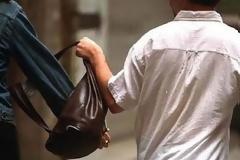 Ο «τσαντάκιας» είχε και κάνναβη