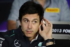 Mercedes AFG F1 ME ΑΛΑΛΓΕΣ ΣΤΙΣ ΚΑΡΕΚΛΕΣ