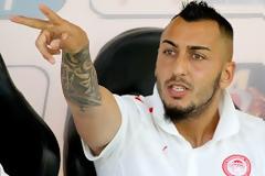 ΜΕ ΜΗΤΡΟΓΛΟΥ ΣΤΗΝ ΚΟΡΥΦΗ