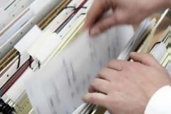 Εφοριακός «έφαγε» 55.000 ευρώ και έμεινε κανονικά στη δουλειά της