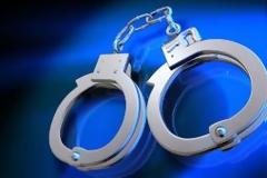 Χειροπέδες σε δύο άτομα για τα επεισόδια στο ματς ΑΠΟΕΛ - ΑΕΚ