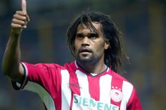 ΚΑΡΕΜΠΕ : ΑΙΣΘΑΝΟΜΑΙ ΠΑΝΤΑ... ΚΟΚΚΙΝΟΣ! *ΒΙΝΤΕΟ*