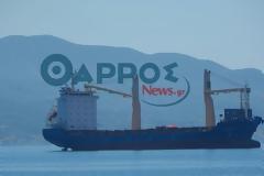 Στο λιμάνι της Καλαμάτας το λαβωμένο πλοίο