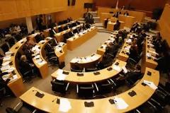 Κύπρος: Υπερψηφίστηκαν τα μνημονιακά νομοσχέδια