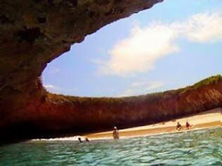 Φωτογραφία για Η Κρυφή Παραλία στο νησί Marietta [video]
