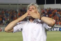 Αποθεώθηκε από τους παίκτες του ΑΠΟΕΛ ο Γιοβάνοβιτς