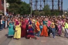“1st BOLLYWOOD FLASH MOB IN GREECE” . Μια μοναδική εμπειρία για όλους όσους το παρακολούθησαν! [video]