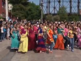 Φωτογραφία για “1st BOLLYWOOD FLASH MOB IN GREECE” . Μια μοναδική εμπειρία για όλους όσους το παρακολούθησαν! [video]