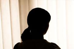 Σοκ: Ανάγκασε την 14χρονη κόρη της να μείνει έγκυος...