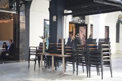 Πάτρα: «Σκούπα» από τον Δήμo για τα τραπεζοκαθίσματα