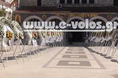 Σε αντιμνημονιακό φόντο η κηδεία του Κώστα Κόγια στο Βόλο [video]