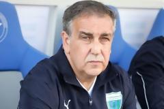 Επαφές με Ερνάντεθ ο Κομπότης