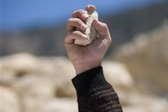 Αγρίνιο: Στο νοσοκομείο 48χρονη από… πετριά έξαλλης γυναίκας!