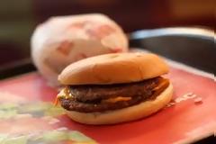 Απόφαση καταπέλτης κατά της Mcdonald’s Hellas σχολιάζει αναγνώστης