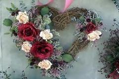 Μαγιάτικο στεφάνι: Μια παράδοση που ξεκινά από πολύ παλιά... (VIDEO)