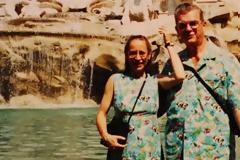 Ζευγάρι φοράει εδώ και 30 χρόνια τα ίδια ρούχα!