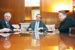 Ο ανασχηματισμός… πάει παραλία (Ιούλιο)