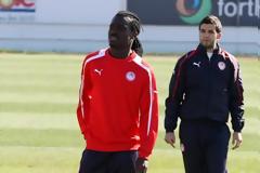 Στην Φούλαμ ο Μπόατενγκ, διαψεύδει ο Ολυμπιακός