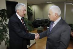 Ο Μανιτάκης εξήγησε στον Κουβέλη πώς θα απολυθούν 15.000 υπάλληλοι από το Δημόσιο