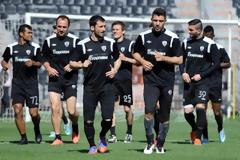 Οπαδοί στην προπόνηση του ΠΑΟΚ – Τα... έψαλλαν στους παίκτες!