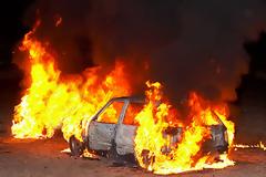 Πυρκαγιές σε αυτοκίνητο και μοτοσικλέτα