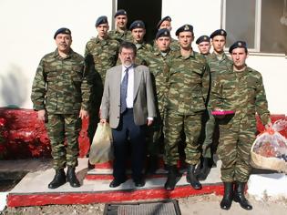 Φωτογραφία για Επίσκεψη του Δημάρχου Λέσβου για το Πάσχα σε στρατιωτικά φυλάκια