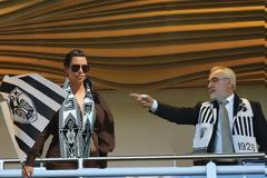 Ο Ιβάν Σαββίδης αγόρασε την Κιμ Καρντάσιαν, δώρο στη Θύρα 4!