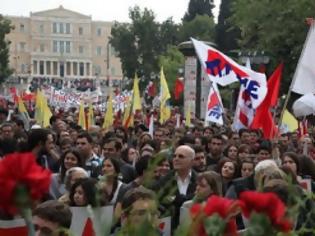 Φωτογραφία για Κλειστοί οι δρόμοι γύρω από το Σύνταγμα - Μικρή η προσέλευση στο ΠΑΜΕ