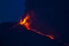 Ξύπνησε η Αίτνα – Εντυπωσιακές εκρήξεις [video]