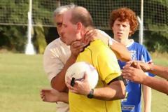 Προπονητής επιχείρησε να...πνίξει διαιτητή!