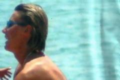 H Νατάσα Καραμανλή με μπικίνι και ατέλειες στην παραλία!