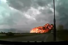 VIDEO: Συγκλονιστική συντριβή αεροσκάφους στο Αφγανιστάν μπροστά στην κάμερα