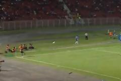 Εκπληκτικό γκολ με απευθείας εκτέλεση κόρνερ!