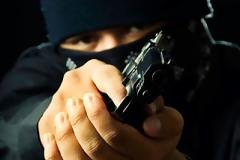 Έκλεψε με την απειλή όπλου