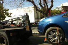 Πανικός με Κασιδιάρη πριν λίγο. Έστειλαν γερανό να...σηκώσει το αυτοκίνητό του και του έκοψαν κλήση!