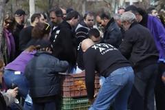 Χ.Α: Το συσσίτιο στο Σύνταγμα θα γίνει! Λαθρολάγνος ο Καμίνης