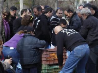 Φωτογραφία για Χ.Α: Το συσσίτιο στο Σύνταγμα θα γίνει! Λαθρολάγνος ο Καμίνης