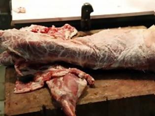 Φωτογραφία για Πάτρα: ''Μαύρο'' Πάσχα για 40 άπορες οικογένειες - Σάπισε το κρέας που είχε συγκεντρωθεί!