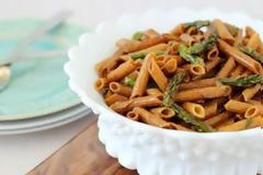 Πέννες με σπαράγγια και μπαλσάμικο